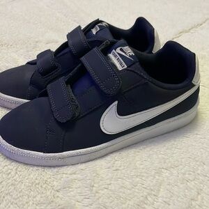 Size 2 Nike Court Royals